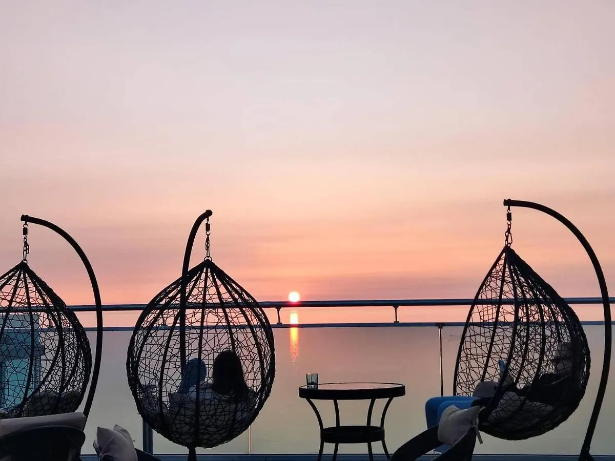 Batumi Studio-With Rooftop Pool-Sleeps2 0*,